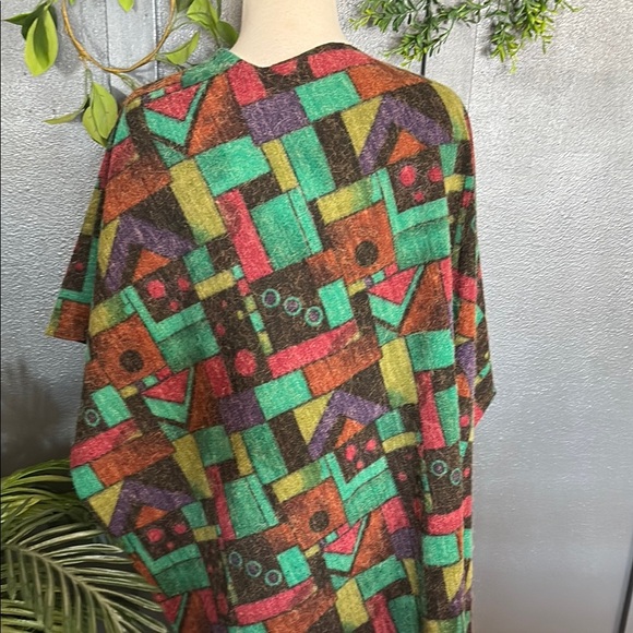 Colorful Geometric Patterned Shawl - Picture 4 of 5